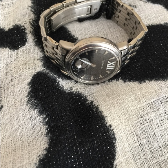 Guy Laroche Timepiece - Picture 4 of 8